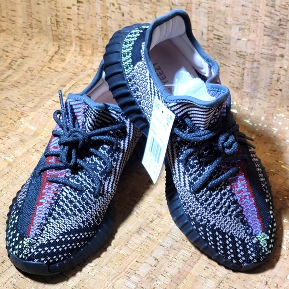 Yeezy Boost 350 V2 Yecheil Men's Size          8.5 New with Tags and Box - Picture 2 of 13
